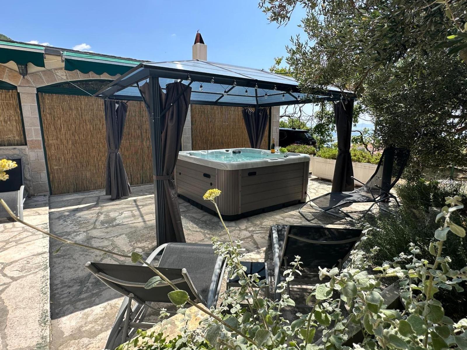 Vacation House Marin With Jacuzzi - Bol, Brac Exterior foto