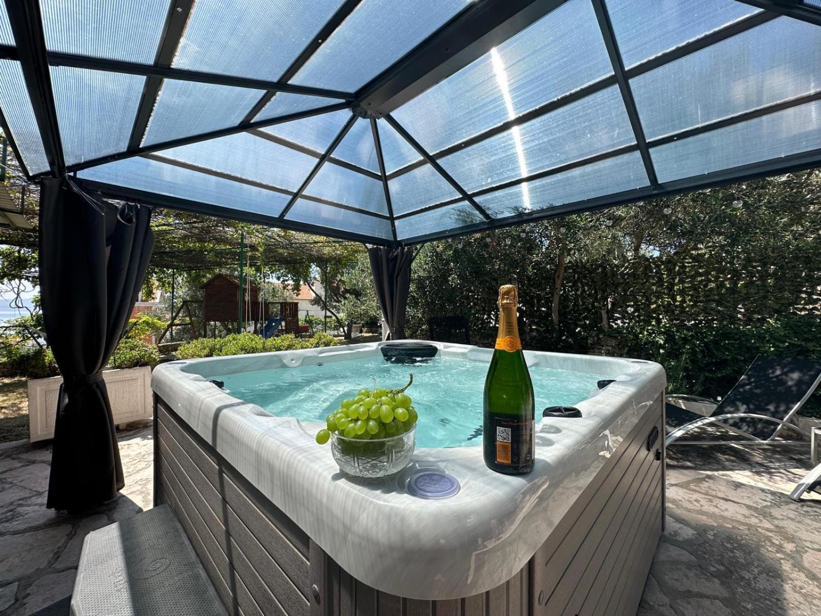 Vacation House Marin With Jacuzzi - Bol, Brac Exterior foto